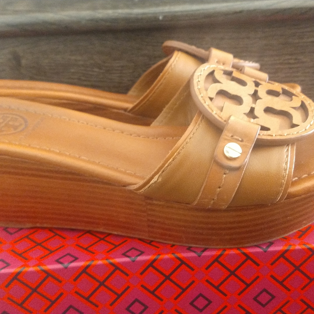 AUTHENTIC TORY BURCH WEDGE SANDALS SIZE 6 - Picture 2 of 7